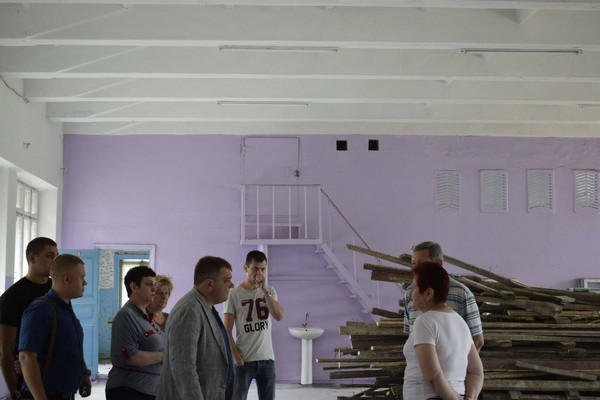 В Угледаре продолжаются масштабные ремонты в школах города