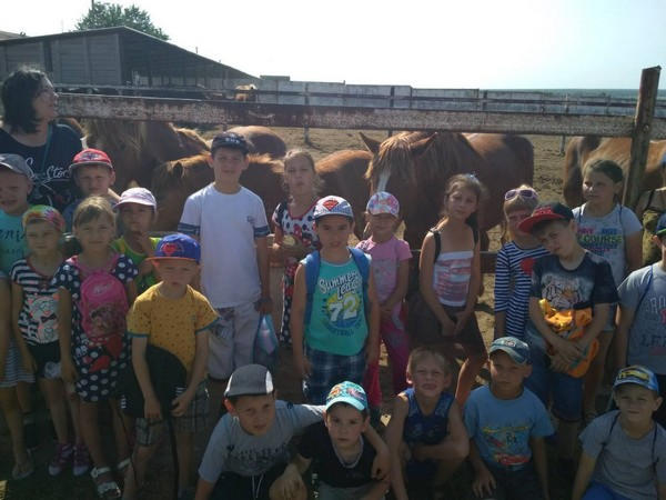 В пришкольных лагерях Марьинского района отдохнули около 700 детей