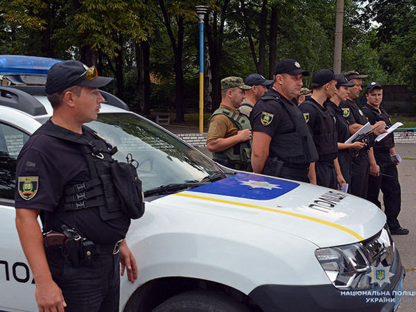 На улицы Марьинки, Угледара и Курахово вышли усиленные наряды полиции