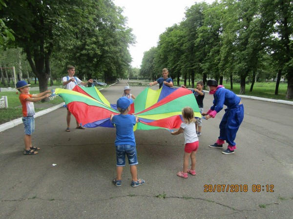 В прифронтовой Марьинке организовали праздник для семей с детьми
