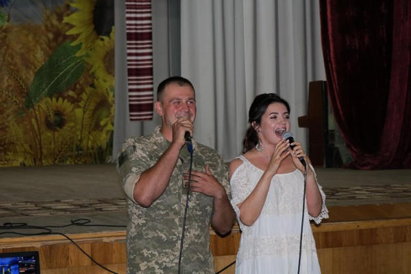 Оля Цибульская выступила в прифронтовой Марьинке