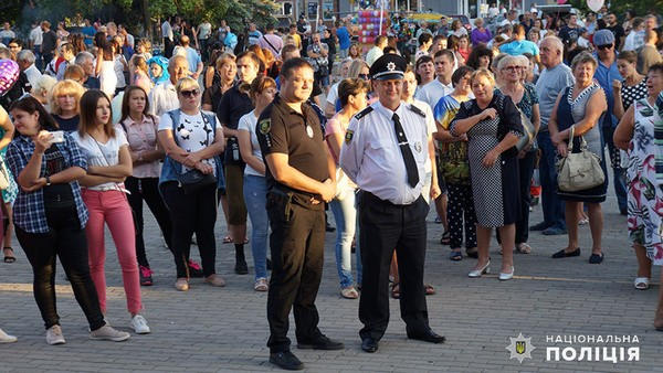 Полицейские подарили жителям Угледара концерт