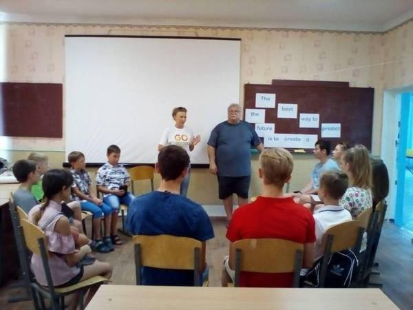 В Угледар приехал волонтер из США, который будет учить школьников английскому языку