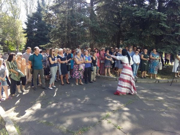 Как в прифронтовой Красногоровке отметили День Государственного флага Украины