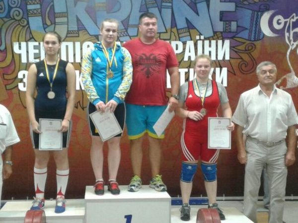 Спортсменка из Угледара завоевала «бронзу» на чемпионате Украины по тяжелой атлетике