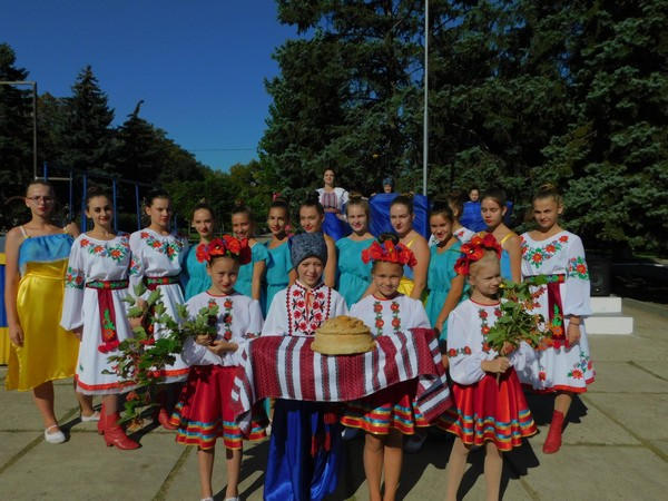В Курахово торжественно подняли государственный флаг Украины