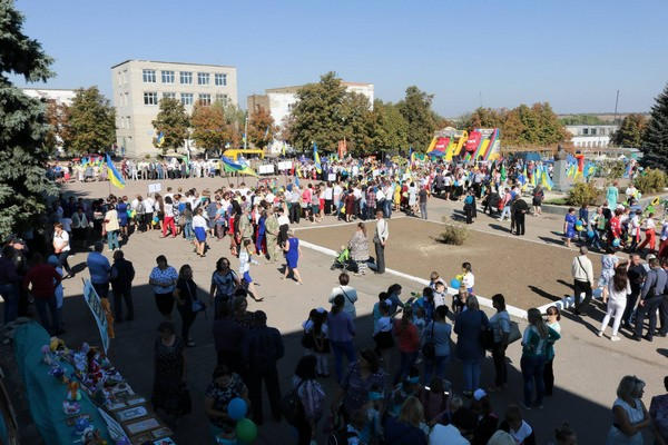 В Марьинке торжественно отпраздновали 95-ю годовщину Марьинского района