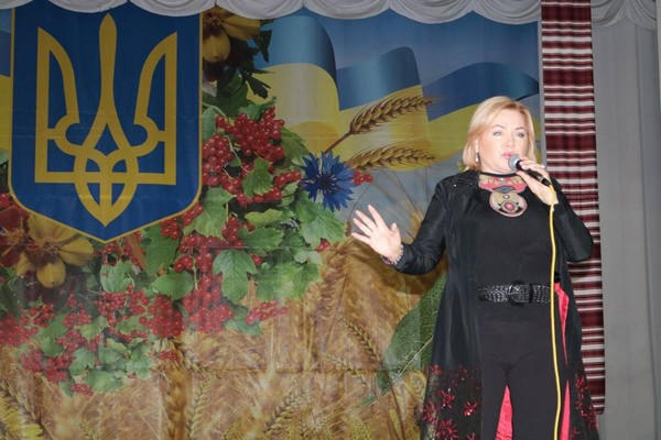 Оксана Билозир выступила с концертом в прифронтовой Марьинке