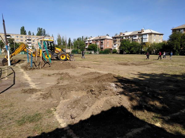 В Курахово приступили к строительству новой спортивной площадки