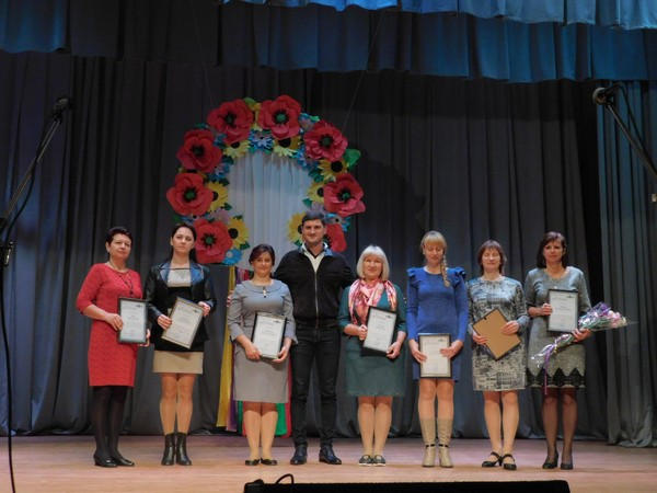 В Курахово работников дошкольных учреждений поздравили с профессиональным праздником