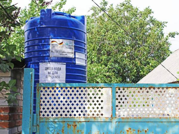 В течение недели жителям Марьинского района доставили 46 тысяч литров питьевой воды