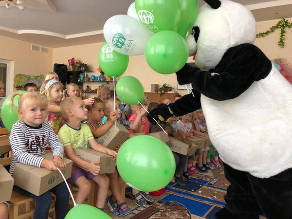 Воспитанникам детского сада в Марьинке устроили настоящий праздник