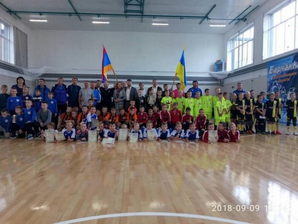 Юные футболисты из Угледара стали вторыми на турнире по мини-футболу «Кубок Бар – 2018»