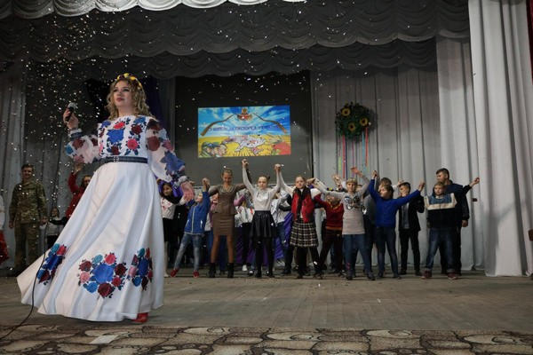 В Марьинке защитников Украины поздравили с профессиональным праздником