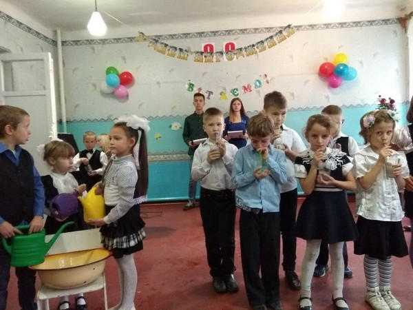 Кураховская школа отметила свой 90-летний юбилей