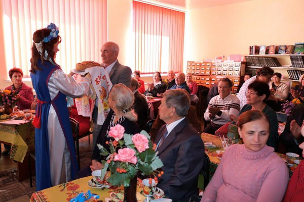 В Марьинке устроили праздник для ветеранов