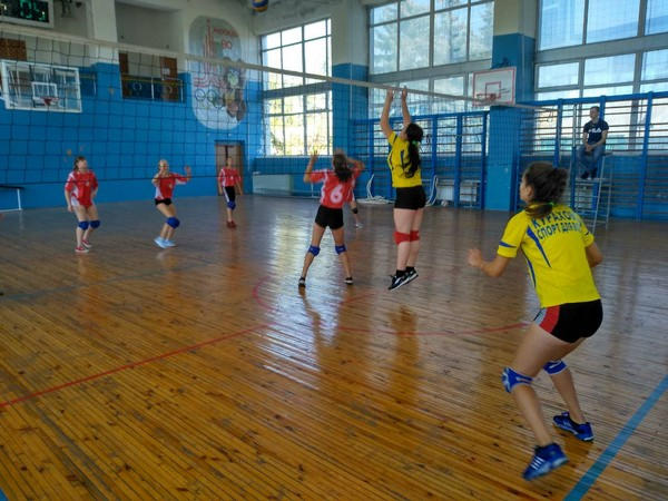 В Курахово провели открытый турнир по волейболу