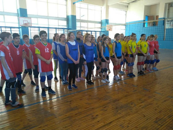 В Курахово провели открытый турнир по волейболу