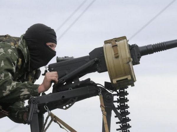 Боевики продолжают обстреливать окраины Марьинки и Красногоровки