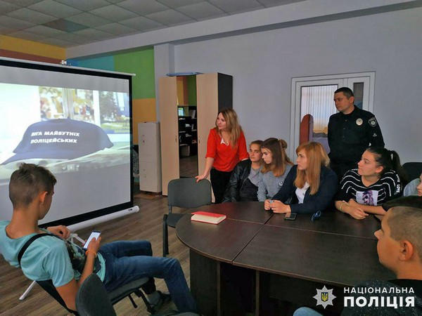 Ряды «Лиги будущих полицейских» пополнились подростками из прифронтовой Марьинки