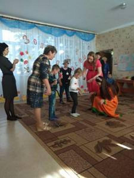 В Марьинском районе детям с инвалидностью подарили праздник осени