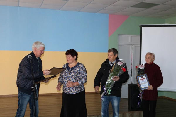 Работников социальной сферы Марьинского района поздравили с профессиональным праздником