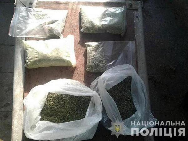 Житель Марьинского района заготовил на зиму около килограмма марихуаны