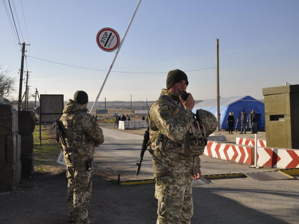 На КПВВ «Марьинка» пограничники помешали очередным попыткам нелегального перемещения товаров