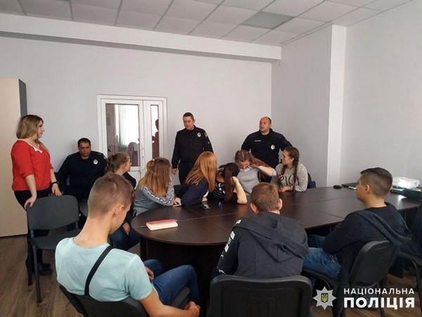 Ряды «Лиги будущих полицейских» пополнились подростками из прифронтовой Марьинки