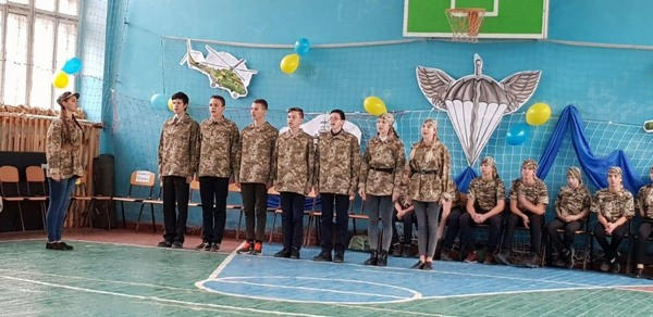 Угледарские школьники присоединились к празднованию Дня Вооруженных сил Украины