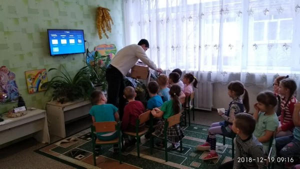 В Курахово дети получили подарки от Святого Николая