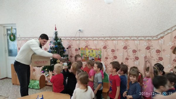 В Курахово дети получили подарки от Святого Николая