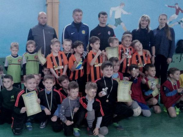 Кураховские футболисты выиграли зимний турнир по мини-футболу в Угледаре