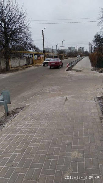 В Курахово появилось еще около 700 метров современных тротуаров