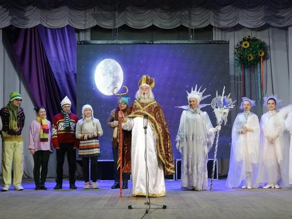 Около 500 детей из прифронтовой Марьинки смогли окунуться в волшебный яркий праздник