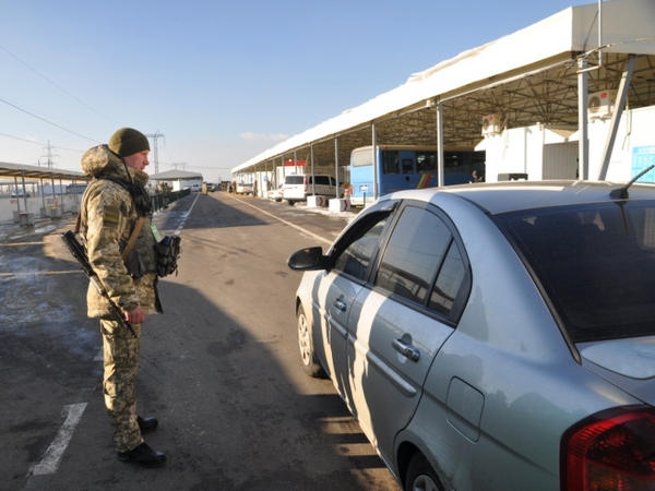 Пограничники рассказали, какие товары нелегально провозят через КПВВ «Марьинка»