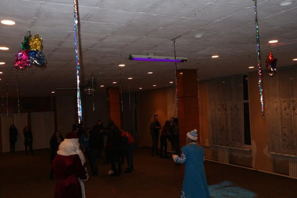 Праздник приближается: в Марьинке состоялось новогоднее представление и бал-маскарад