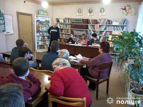 В Курахово полицейские разъяснили школьникам их права и обязанности