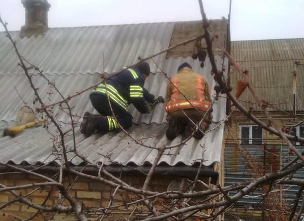 В прифронтовых Марьинке и Красногоровке продолжают восстанавливать разрушенное жилье