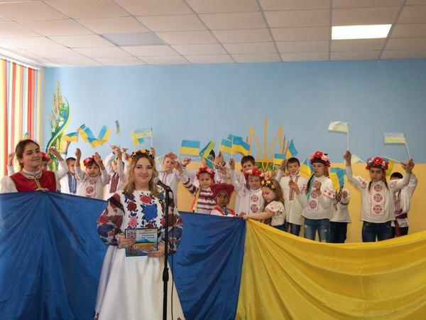 Как в прифронтовой Марьинке отметили День Соборности Украины