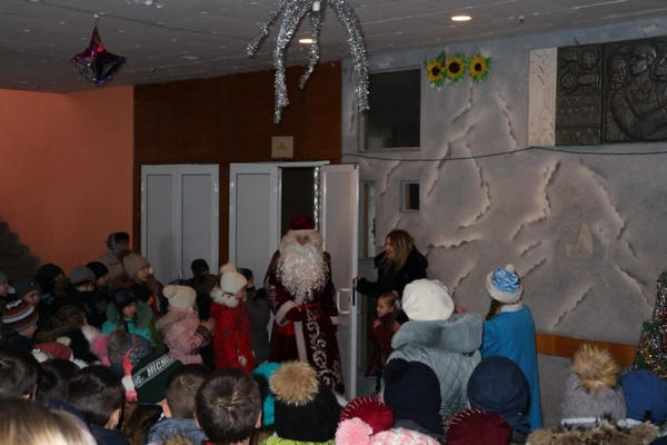Благодаря «ARTПЕРЕМИРИЮ» дети из Марьинки и Красногоровки увидели увлекательное представление
