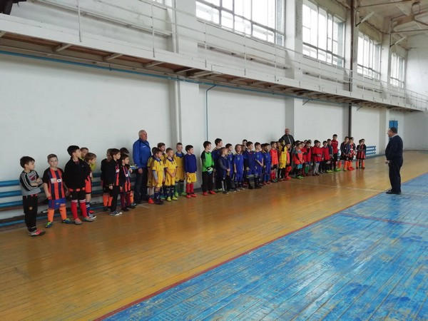 Кураховские футболисты выиграли открытый турнир по футзалу в Марьинке