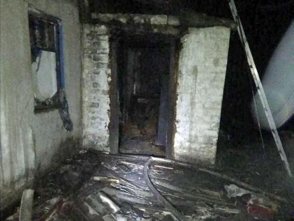 В результате пожара в Марьинском районе погибли два человека