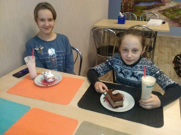 Жители прифронтовой Красногоровки превратили заброшенное помещение в семейное кафе