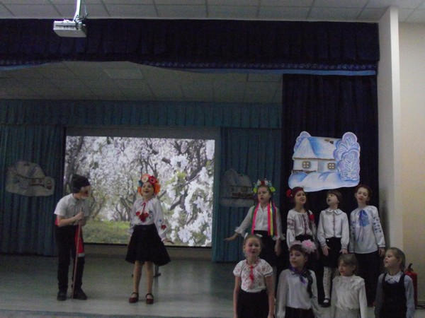 В Угледаре прошел фестиваль украинской инсценированной песни