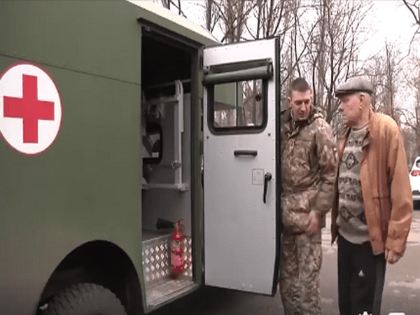 Военные эвакуировали жителя прифронтовой Красногоровки, который нуждался в срочной операции
