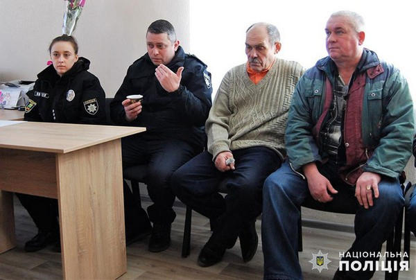 В Курахово, чтобы решить конфликт между учениками и учителем, пришлось привлекать полицию