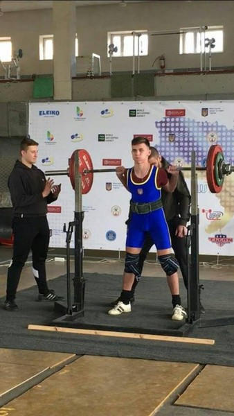 Тяжелоатлеты из Курахово завоевали медали на чемпионате Донецкой области по пауэрлифтингу