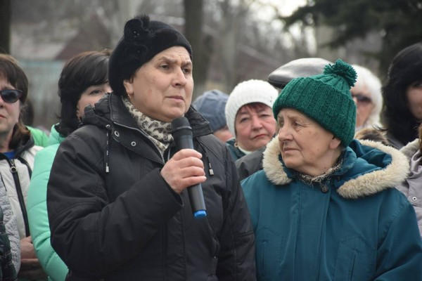 Ирина Геращенко посетила прифронтовую Красногоровку и пообещала, что власть не предаст Донбасс