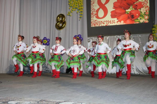Женщин Марьинского района поздравили с 8 Марта